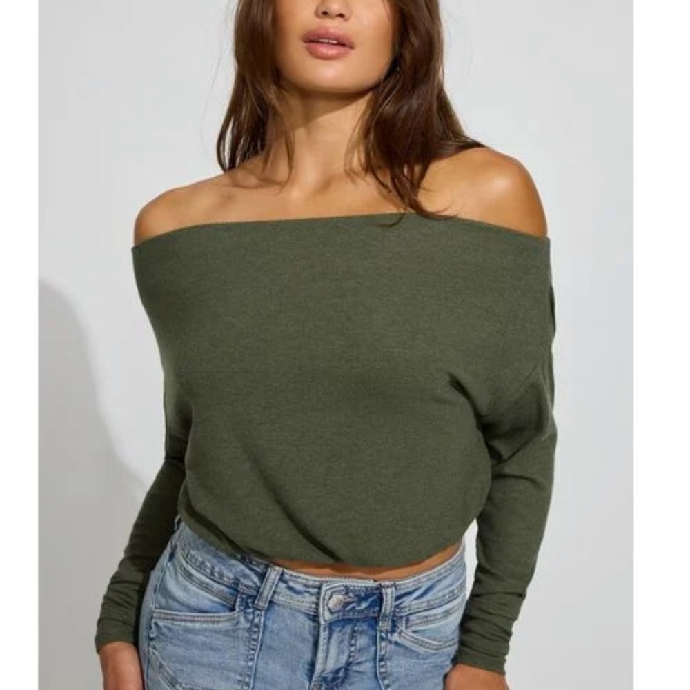 GARAGE OFF THE SHOULDER TOP (BRAND NEW)